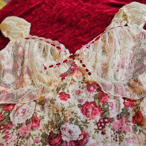 LACEMADE NWT BLOSSOM OF WEALTH DRESS SIZE XL .Feminine .flattering..divine.